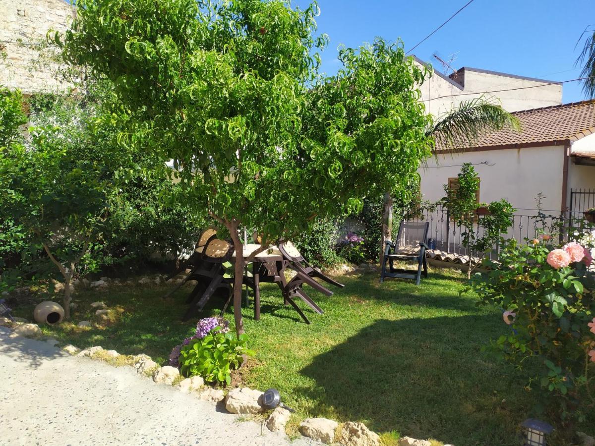 Il Giardino Dei Semplici B&B Caulonia Buitenkant foto